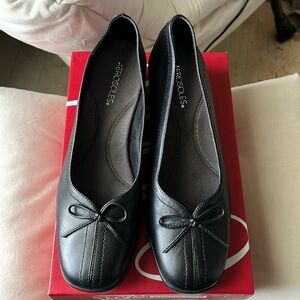 Aerosoles black leather Loafers Size 10. BRAND NEW!